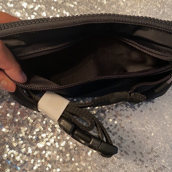 Large Lululemon Everywhere Belt Bag - Picture 10 of 10